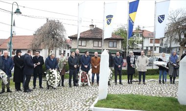 Bosna Hersek'in başkenti Saraybosna'nın savunmasında hayatını kaybedenler törenlerle anıldı