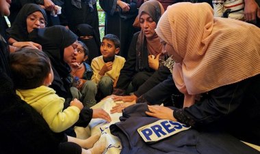 Gazze'de ağır yaralanan bir gazeteci daha şehit  oldu