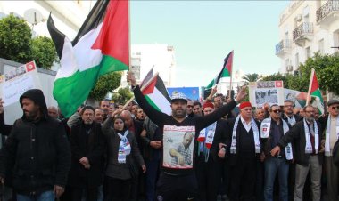 Tunuslular, İsrail ile ilişkilerin normalleştirilmesinin suç sayılmasını talep ediyor