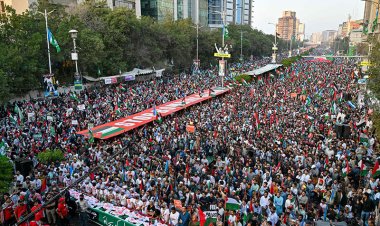 Karaçi’de on binlerce kişiden “İsrail’e ölüm” yürüyüşü