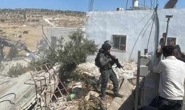 Siyonist İsrail Batı Şeria’da Filistinlilere ait beş evi yıktı