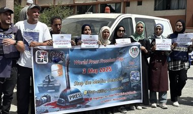 Gazze'deki gazeteciler, İsrail'in soykırımına son verilmesi talebiyle eylem yaptı