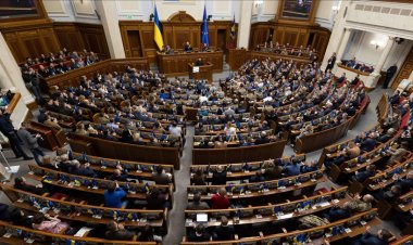 Ukrayna, Trump'ın “modern sömürgecilik” anlaşmasını parlamentodan alkışlarla geçirdi