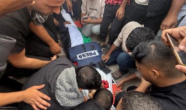 Katil İsrail, Han Yunus'ta Nasır Hastanesi'ne saldırdı: 1'i gazeteci 2 şehit