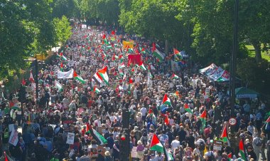 Nekbe'nin 77. yılında Londra'dan Gazze'ye adalet yürüyüşü