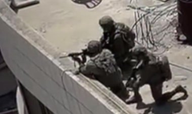 Katil İsrailli askerin, Filistinli bir genci şehit ettiği anların görüntüsü ortaya çıktı