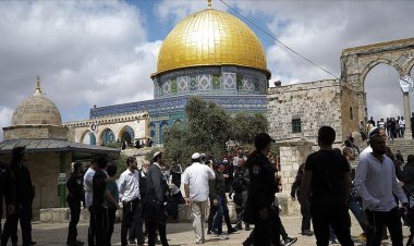 Fanatik Yahudiler, Mescid-i Aksa'ya baskın düzenledi