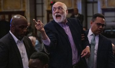 Filistin destekçilerinden ABD Senatosu Azınlık Lideri Schumer'a protesto