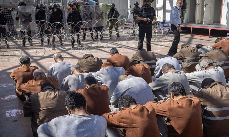 Soykırımcı İsrailli asker, hapishanede Gazzeli sivillere karşı işlenen suçları anlattı