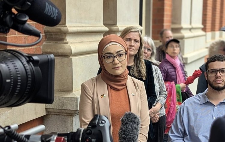 Avustralya’da hijablı ilk senatör Payman: “Parlamentoda alkol baskısına uğradım”