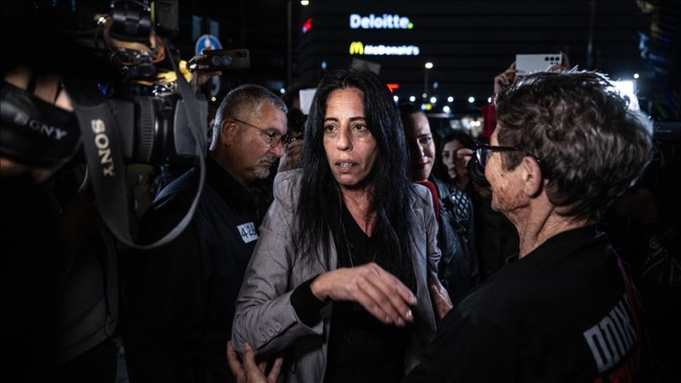 Siyonist esirin annesi: Oğlum İsrail bombardımanlarından "mucizevi" şekilde kurtuldu