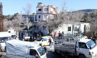 Baas rejiminin devrilmesinin ardından binlerce Suriyeli sivil evlerine dönmeye devam ediyor