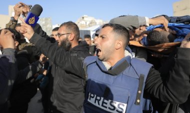 İsrail’in iletişimi kestiği Gazze’de gazeteciler, gerçeği dünyaya duyurmak için hayatlarını riske atıyor