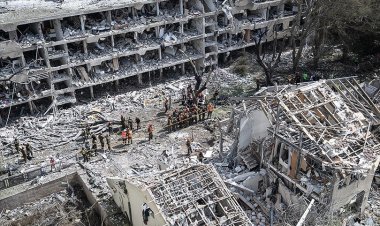 İran'ın fırlattığı en az 50 füze İsrail'de doğrudan isabet kaydetti