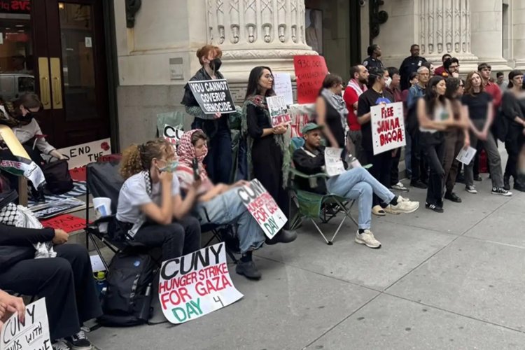 New York Üniversitesi öğrenci ve akademisyenleri, Gazze'deki soykırımı durdurma talebiyle açlık grevinde