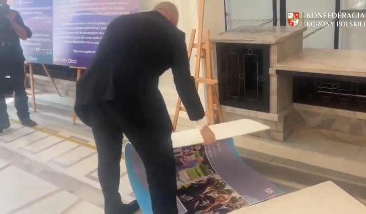 Polonya'da siyonizm karşıtı Braun'dan LGBT sergisine müdahale: "Kamusal rezaleti engelliyorum"