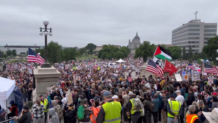 ABD'de milyonlarca kişi "Krallara hayır" diyerek Trump yönetimini protesto etti