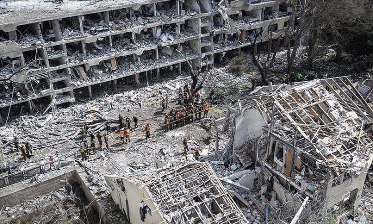 İran'ın fırlattığı en az 50 füze İsrail'de doğrudan isabet kaydetti