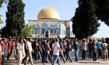 Siyonist Yahudiler Mescid-i Aksa'ya baskın düzenledi