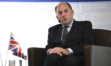 Eski İngiltere Savunma Bakanı Wallace: Dünya her zamankinden daha kaygılı