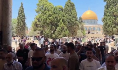Mescid-i Aksa'da 50 bin kişi cuma namazını kıldı