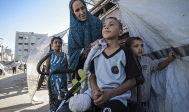 İsrail saldırısında ayağını kaybeden Gazzeli çocuk, eski günlerin özlemiyle yaşıyor