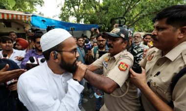 Hindistanlı yetkililer, 2 bin evi yıkarak 10 bin Müslümanı evsiz bıraktı