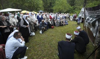 Bosna Hersek'teki savaşta kurşuna dizilerek katledilen 6 Srebrenitsalı genç anıldı