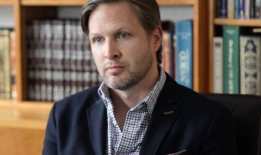 George Washington Üniversitesi profesörünü İran paylaşımı nedeniyle görevden aldı