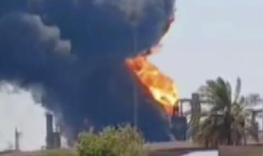 İran'ın güneybatısındaki Abadan petrol rafinerisinde yangın