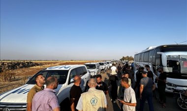 Süveyda'da Bedevi ailelerin tahliyesi için oluşturulan konvoy kent merkezine girdi