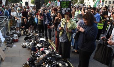Gazze'yi açlığa mahkum eden İsrail, İngiltere'de tencere ve tavalarla protesto edildi