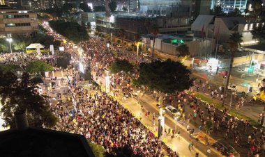 Tel Aviv'de binlerce kişi, Gazze'deki İsrailli esirlerin kurtarılması talebiyle gösteri düzenlendi