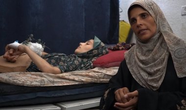 Katil İsrail'in yaraladığı Gazzeli 2 kardeş, yetersiz beslenmeden iyileşemiyor