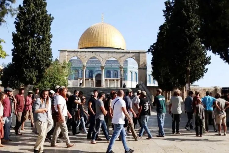 Siyonist Yahudiler Mescid-i Aksa'ya baskın düzenledi