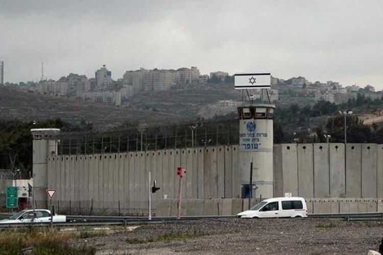 İşgalci İsrail'in hapishanelerinde tutulan Filistinlilerin sayısı 10 bin 800'e yükseldi