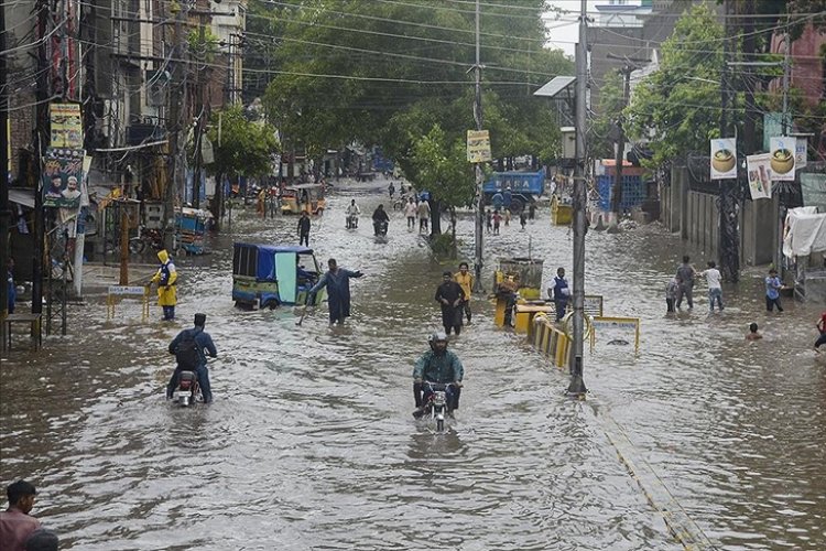 Pakistan'da muson yağmurları sele yol açtı: 11 ölü
