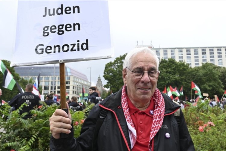 Berlin'de polis tarafından eylemlerde gözaltına alınan Filistin destekçileri konuştu