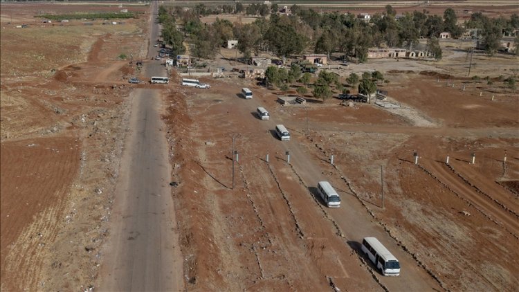 Suriye'nin Süveyda ilinden 26 cenaze ile 360 sivil tahliye edildi