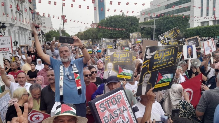 Tunus’ta yüzlerce kişiden Kays Said protestosu: “Darbe ve baskı rejimi son bulsun”