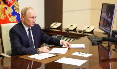 Putin, internette aşırılıkçı içeriklerin aratılmasına ceza öngören yasayı onayladı