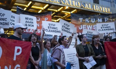 Trump'ın New York'taki otelinin önünde Gazze'deki açlık protesto edildi