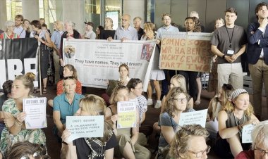 Lahey’de diplomatlar ve eski bakanlar Gazze için nöbette