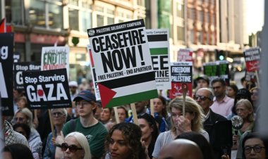 İşgalci İsrail'in Londra Büyükelçiliği önünde Gazze'deki kıtlık protesto edildi