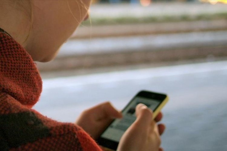 Belçika'da okullarda cep telefonu yasağı 2025-2026'da yürürlüğe giriyor