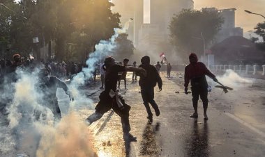 Endonezya’da devam eden protestolarda 6 kişi öldü, ordu sokakta