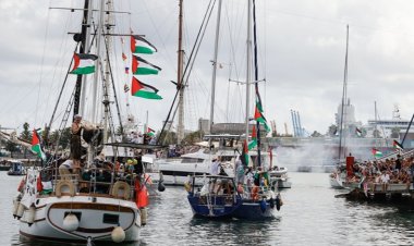 Kötü hava koşullarından Barselona'ya dönen tekneler tekrar Gazze'ye doğru yola çıktı