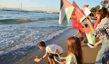 Küresel Sumud Filosu'ndaki Yunan katılımcı Vernis hareketin sivil karakterine dikkati çekti