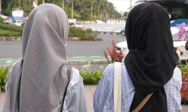 KKTC'de liselerde başörtüsünü serbest bırakan tüzüğü Anayasa Mahkemesi iptal etti