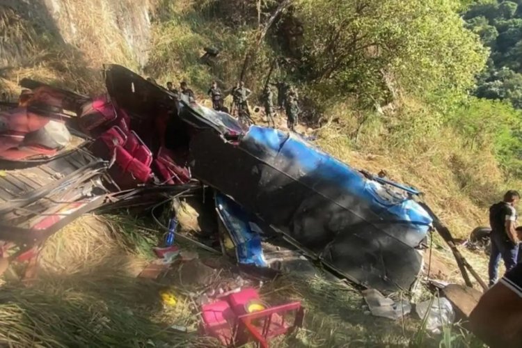 Sri Lanka'da otobüs kazası: 15 ölü, 16 yaralı